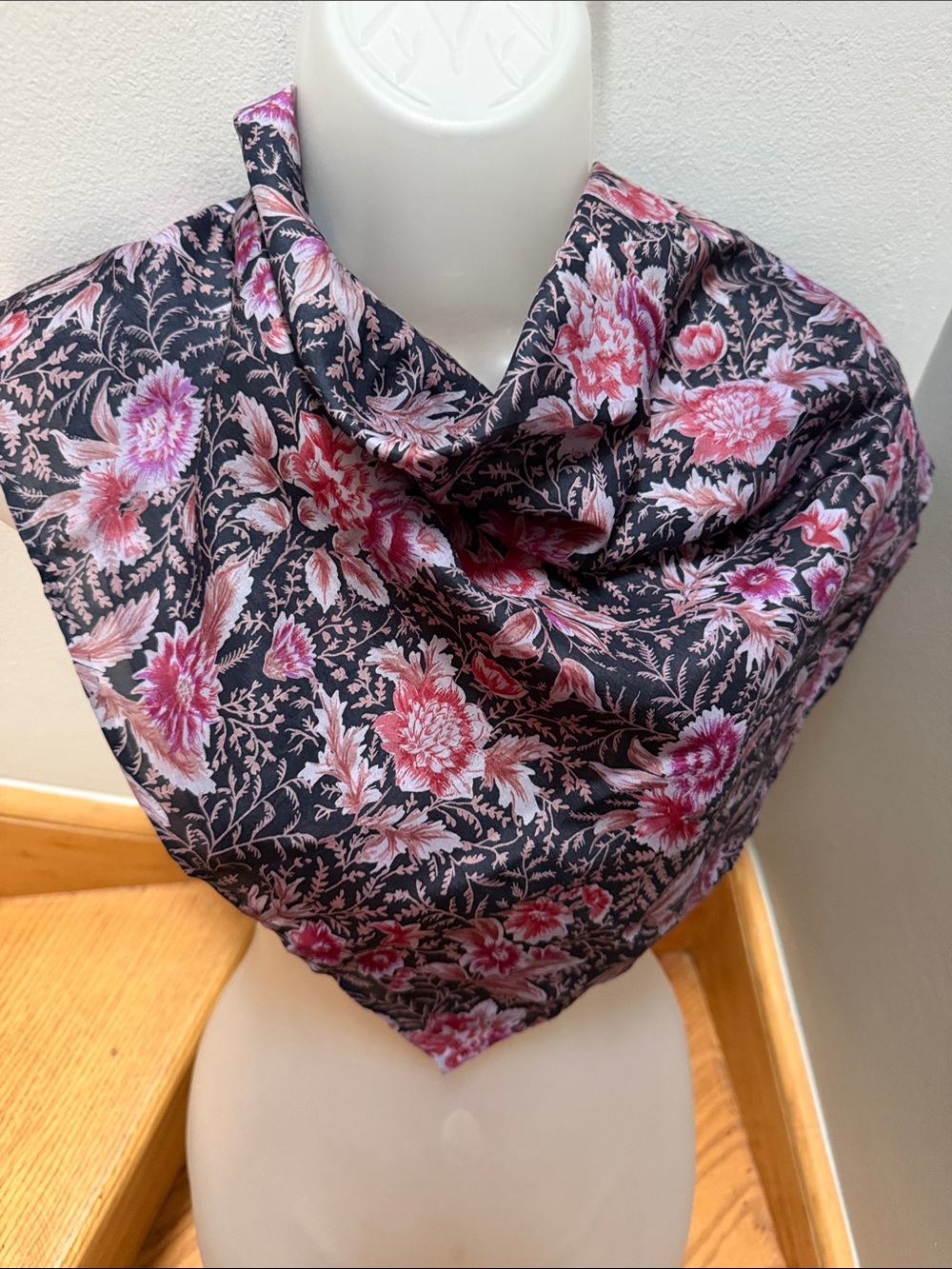 VTG Royal Silk 100% Silk Floral Square Neck Scarf 27”x27”